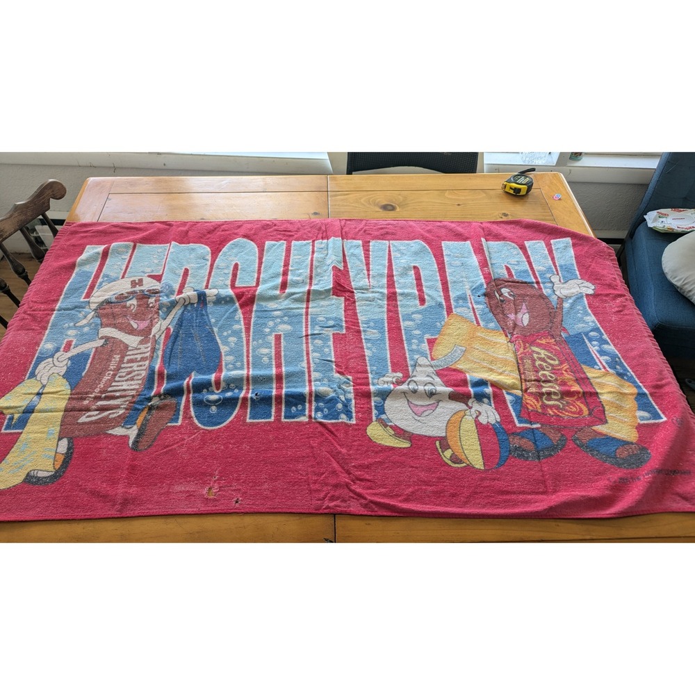 Vintage 1985 Hersheypark Beach Towel Hershey Kiss Reese Mascots Red 80s Souvenir
